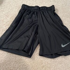 SIZE MEDIUM NIKE SHORTS